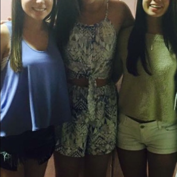 Printed Romper with cut-out - Picture 6 of 6